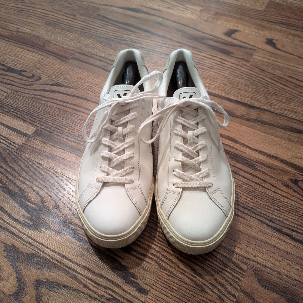 White Veja T2 Esplar size US 12 EU 46